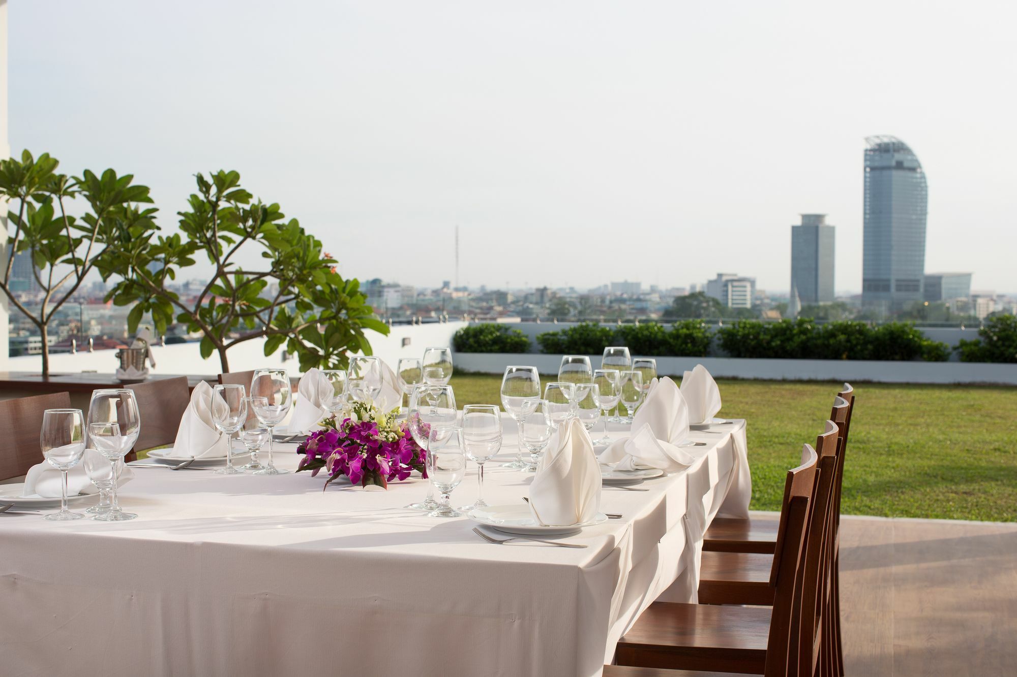 Bellevue Serviced Apartments Phnom Penh Exteriör bild