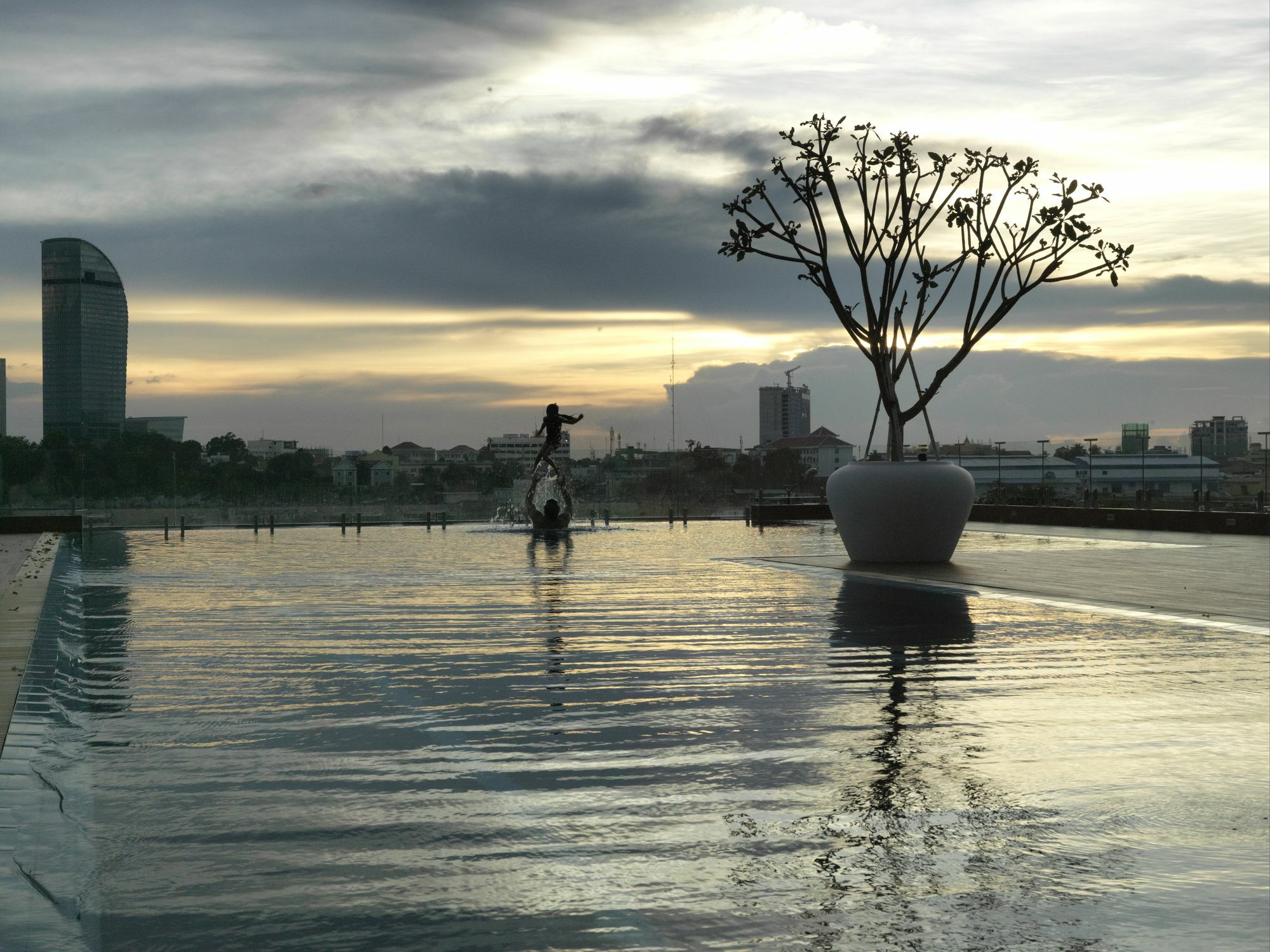 Bellevue Serviced Apartments Phnom Penh Exteriör bild